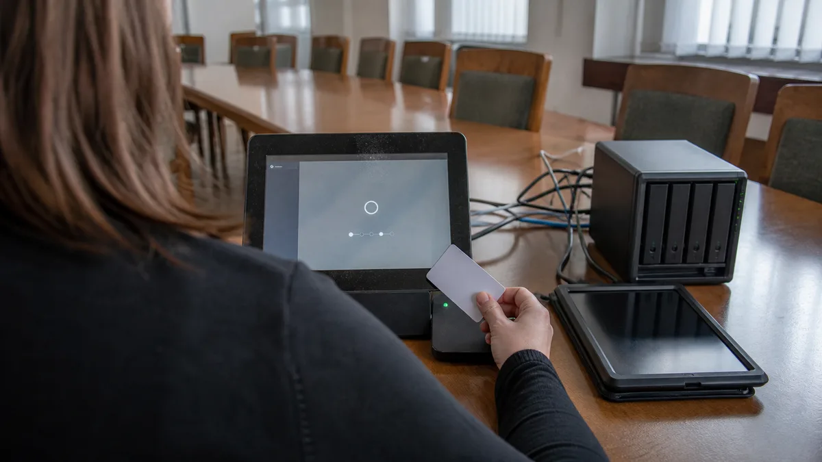 Spisová služba, DMS, nebo sdílený disk: co který systém opravdu řeší a podle čeho vybírat